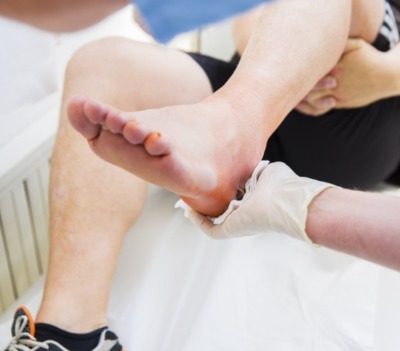 Phương pháp giảm đau và chăm sóc mắt cá chân