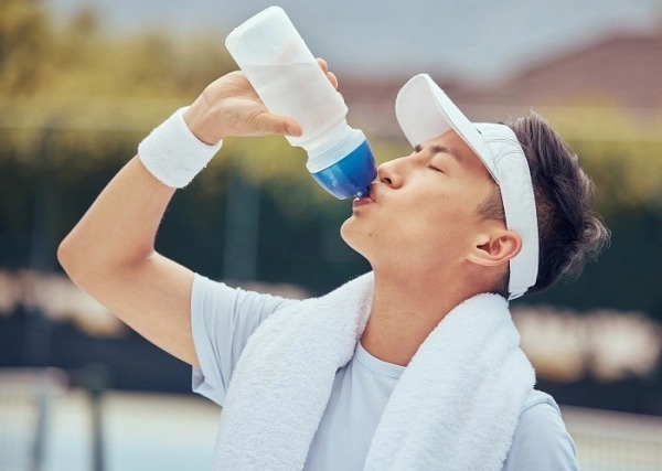 Thời điểm và cách uống nước phục hồi thể thao hiệu quả